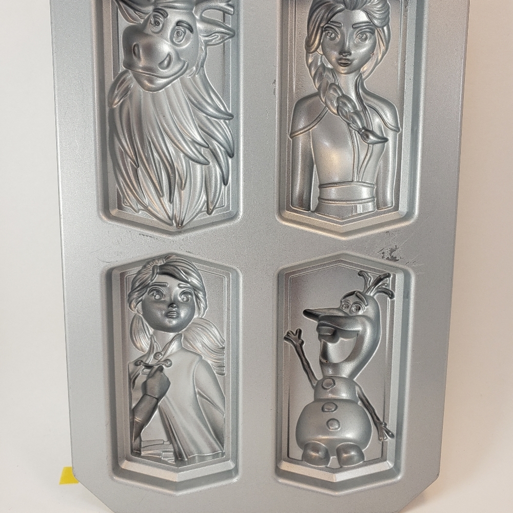 Nordicware "94378" Disney Frozen II Cast Character Cakelet Pan